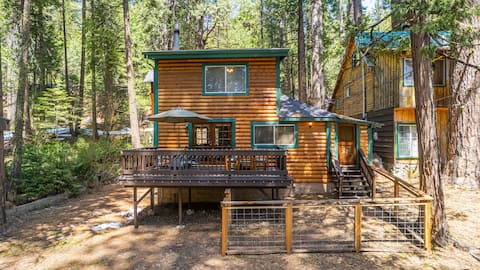 Cozy Long Barn Cabin-w/Hot Tub