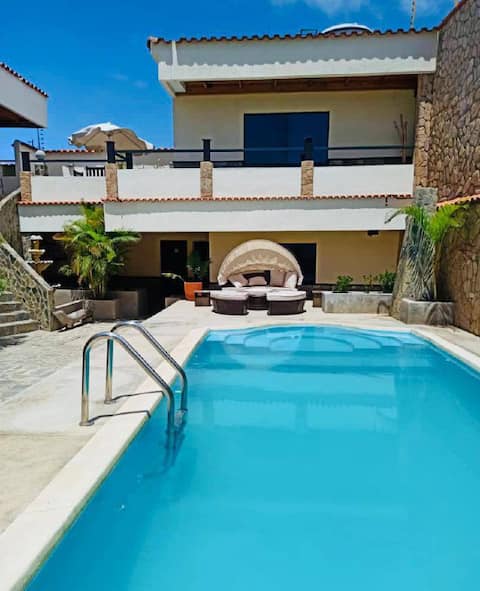 Tropical Getaway in Premium Villa Chichiriviche