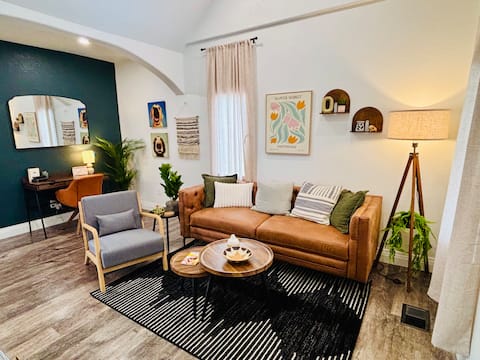 Kit Carson Bungalow - Pet Friendly!