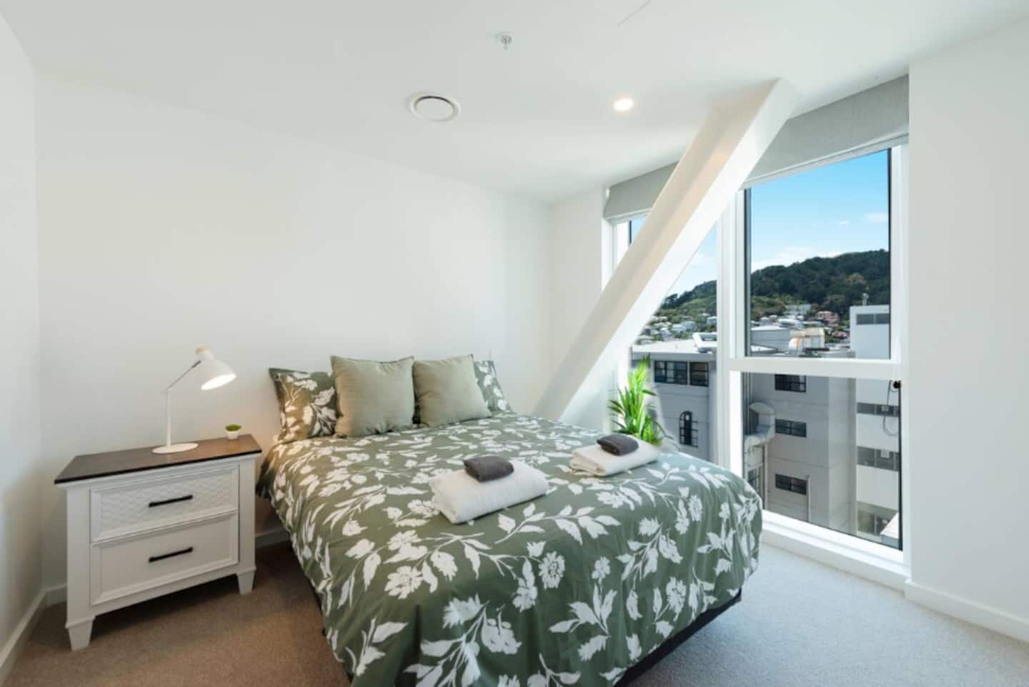 Pure Luxury With Views, Pool And Gym Inc Carpark 3