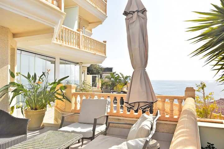 Apartment on the seafront & Reception
