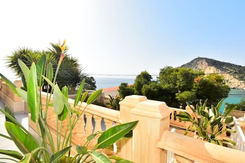Apartment on the seafront & Reception