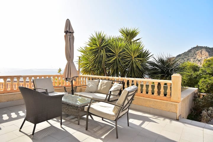 Apartment on the seafront & Reception