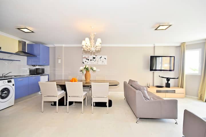 Apartment on the seafront & Reception