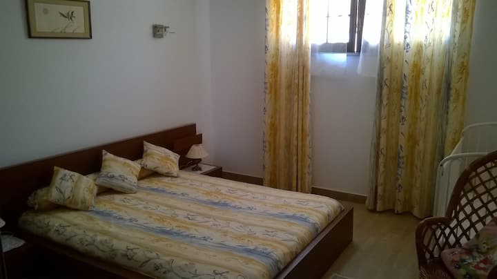 Dormitorio 4: cama tamaño queen (1,6 mx2,0 m), cuna, posibilidad de instalar una cama. 