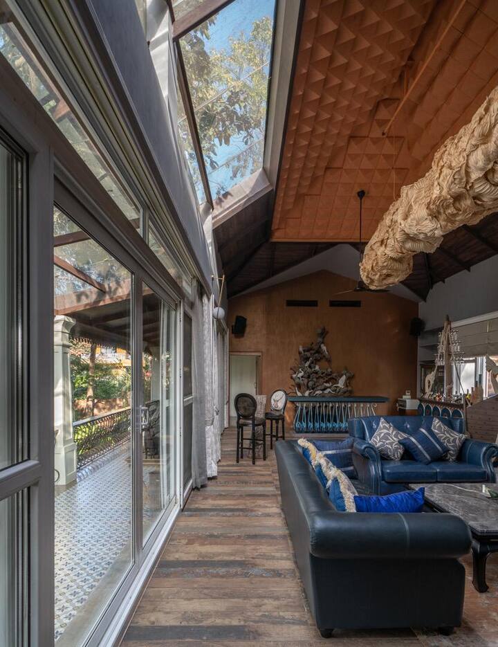 Living room image 7