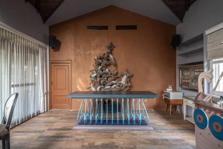 Living room image 8