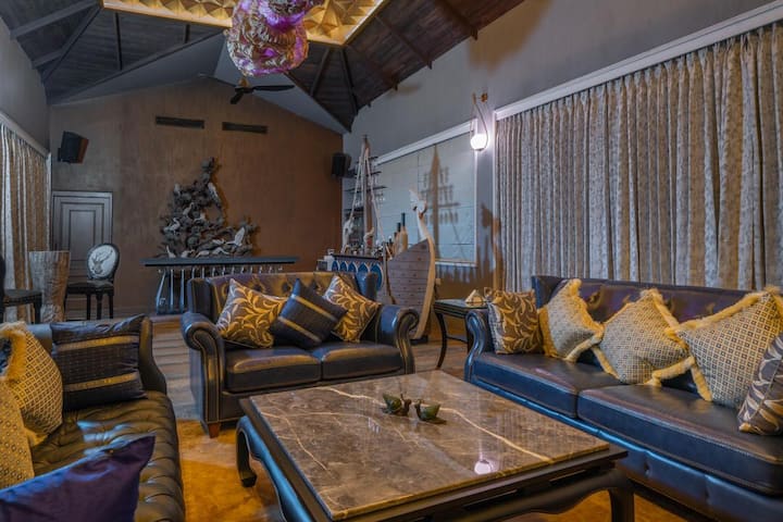 Living room image 6