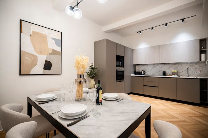 [Duomo] Elegante appartamento con vista Duomo gallery image 3