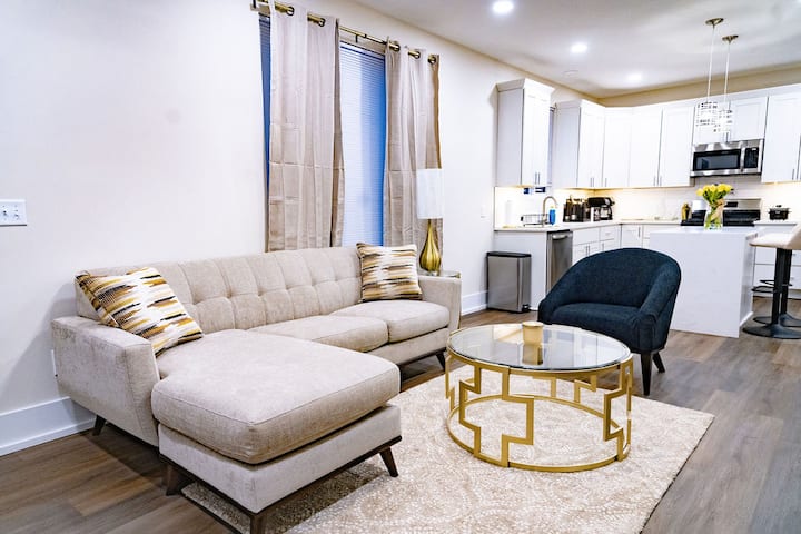 Sleeps 4: Ocean-blue Rooftop Mins From Downtown - North Carolina