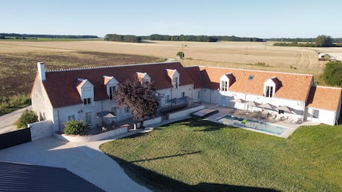 Le Grand Beaumont spacious house, private pool