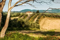 Yellow+Romantic+apartment+in+the+Sienese+crete