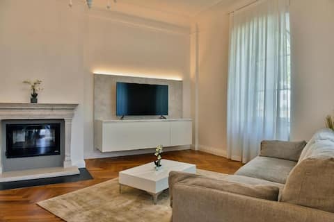 Top Airbnb: Luxury apartment with Balcony, 3 BR, 2 Parking a Merano