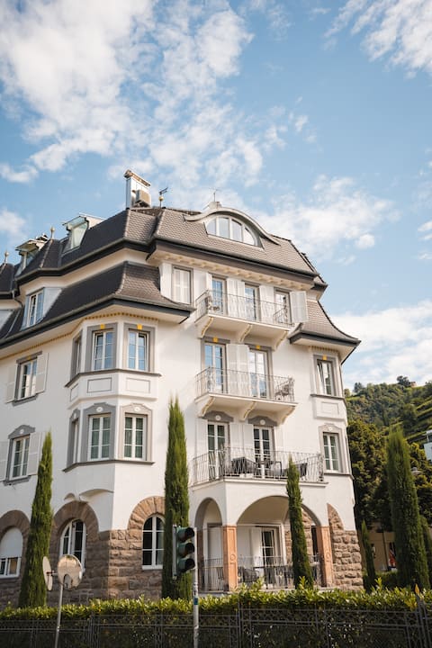 Luxury apartment with Balcony, 3 BR, 2 Parking