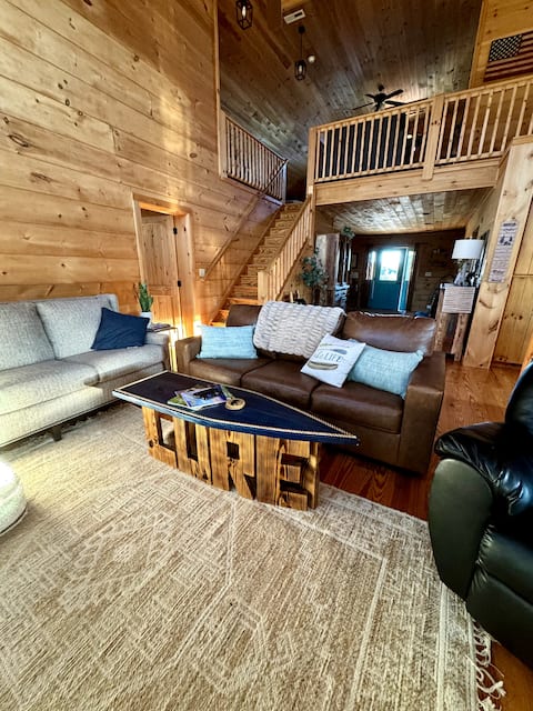 Top performing Airbnb: Golden Pines at Rumbling Bald, luxury golf/sunsets in Lake Lure