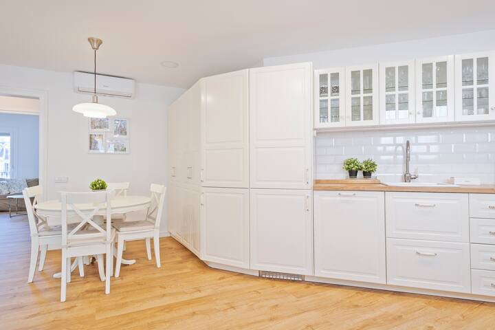 Bright stylish apartment in central Eixample gallery image 3