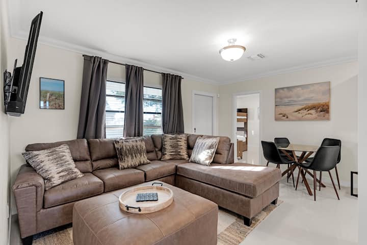 Bright And Cozy Home In Homestead - Homestead, FL