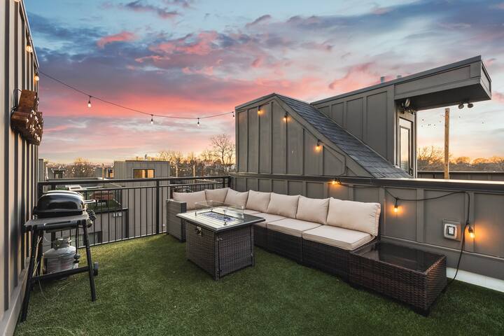 Sleeps 24, TWO Adjacent Homes -3 miles to Broadway gallery image 5