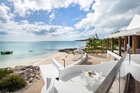 NEWLY RENO  2Br Ocean Front Luxury villa