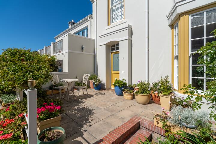 5 Middedorp @ The Majestic in Kalk Bay gallery image 4