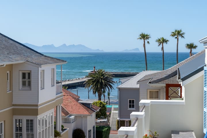 5 Middedorp @ The Majestic in Kalk Bay