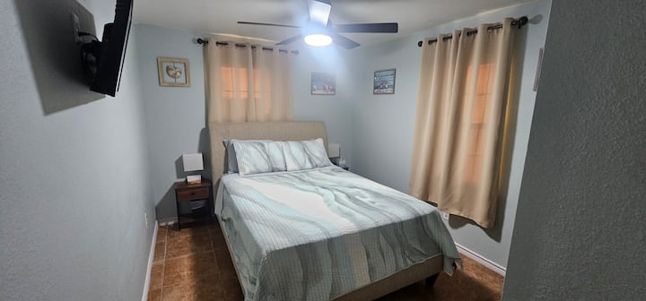 ห้องนอน 1 (เตียงควีนไซส์)