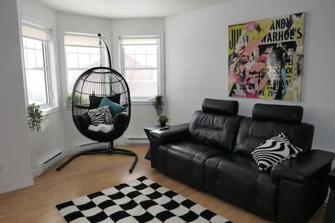 Top Airbnb: Large bright apartment in Quebec City, 2 bedrooms in Charlesbourg