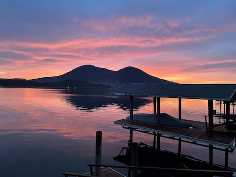 Sunset Vista Lakehouse