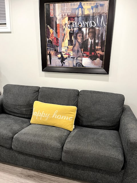 Successful Airbnb property: Spacious Basement 1BR Guest Suite with Parking in Cooksville