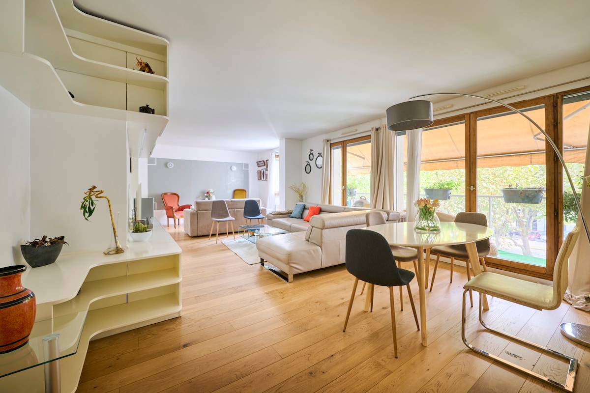Top performing Airbnb: Paris La Défense Apartment in Puteaux