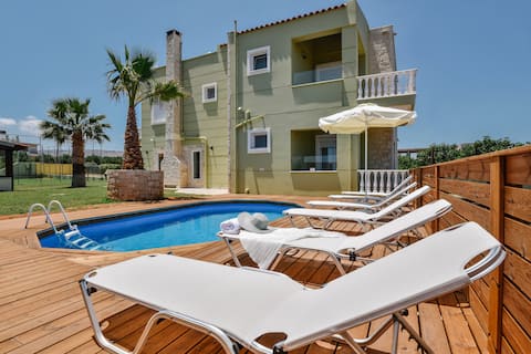 Gaia 6BDR villa  w/ private pool, garden by Hospi