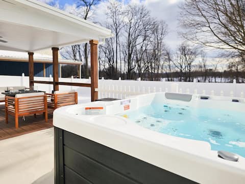 Hot Tub & Firepit- Walk To Lake, Near Hershey!