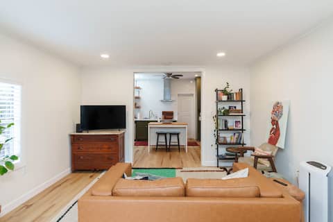 Top Airbnb: Studio at The Hickory House in Denton