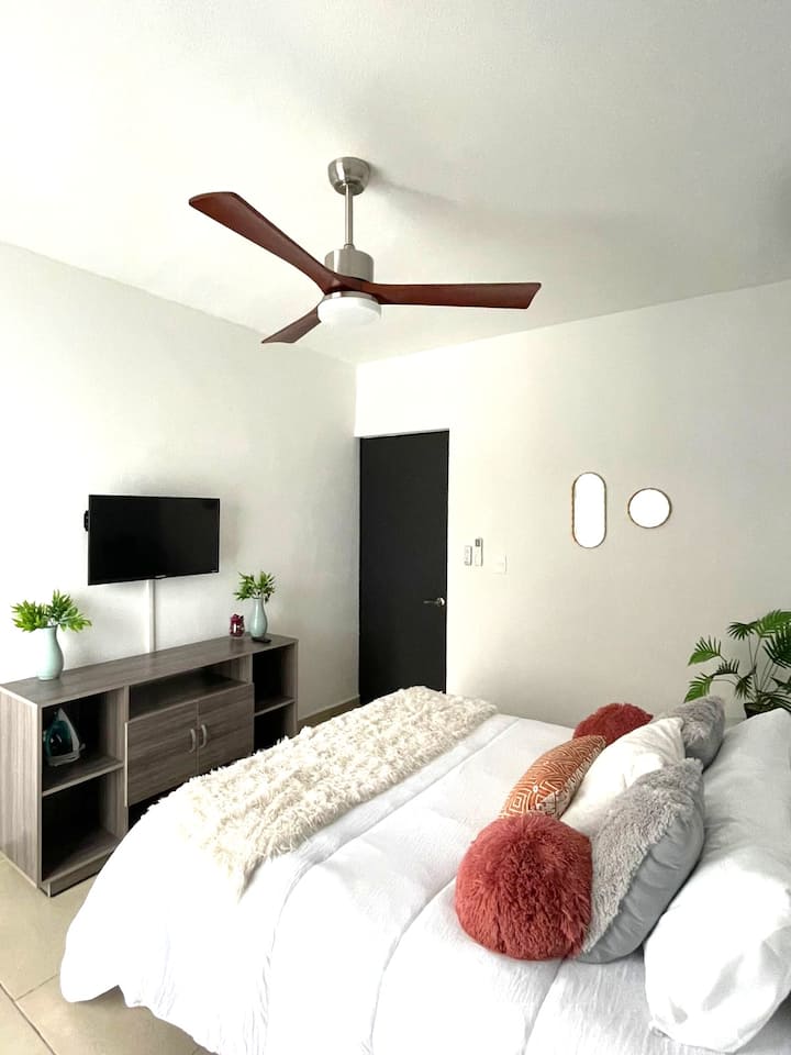 Schlafzimmer 1
