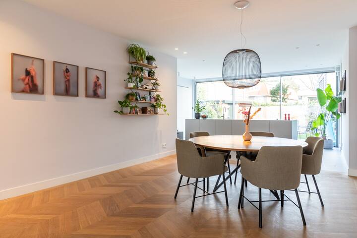 Large (170m2) luxurious beach house! gallery image 2