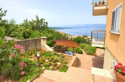 Studio Mema with beautiful view of the sea