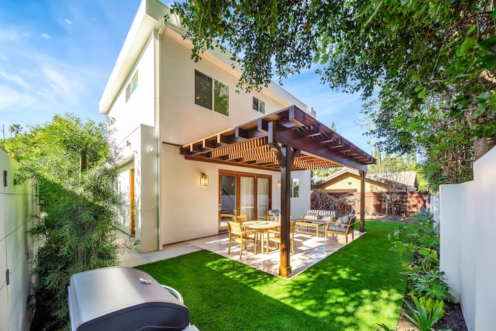 New Construction Modern Luxury Home W/ Parking!