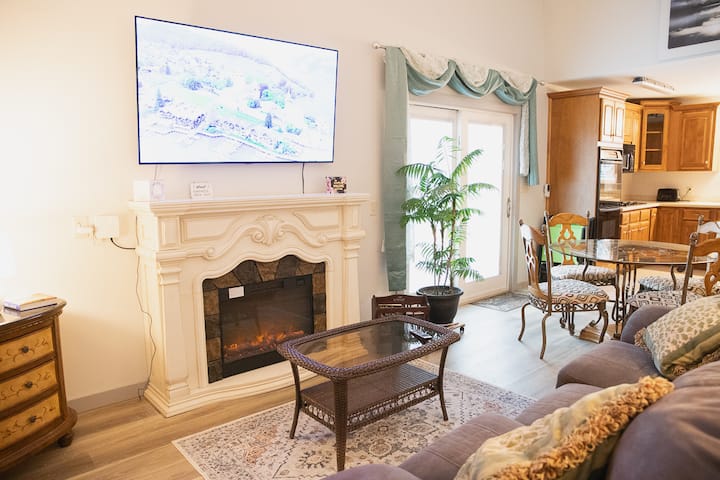 Pročitajte dobru knjigu ili pogledajte omiljeni film pored udobnog kamina.