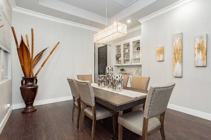 Luxe Lounge Fun Pool/Relaxing Spa gallery image 5