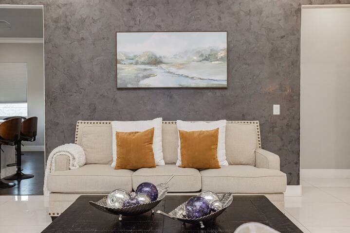 Luxe Lounge Fun Pool/Relaxing Spa gallery image 4