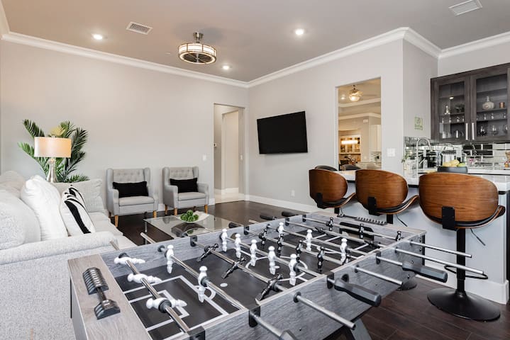 Luxe Lounge Fun Pool/Relaxing Spa gallery image 3