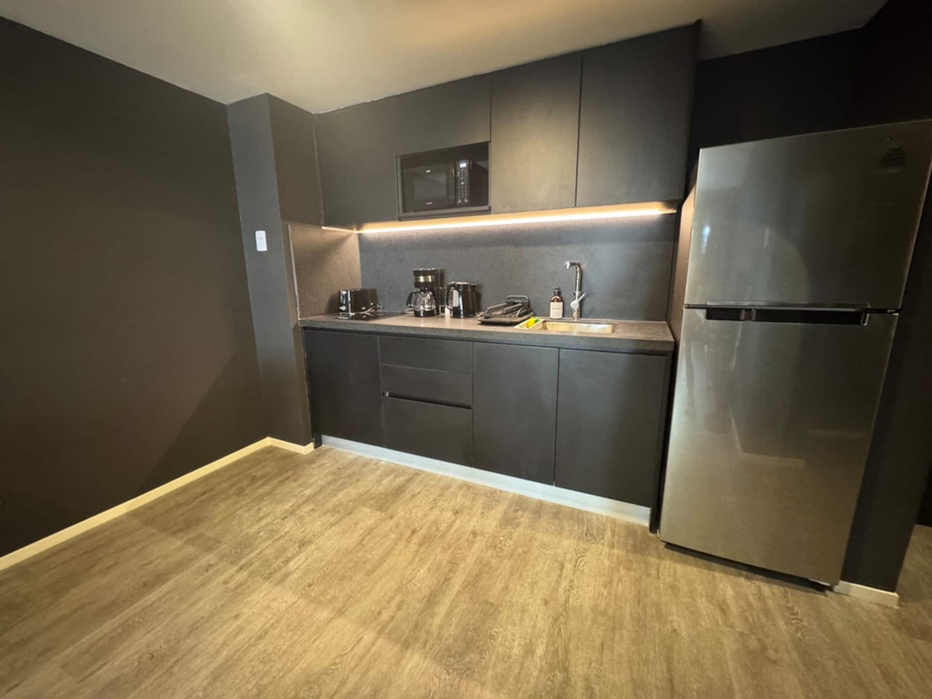 Comfortable and stylish space with 5-star amenities - 1010ZP
