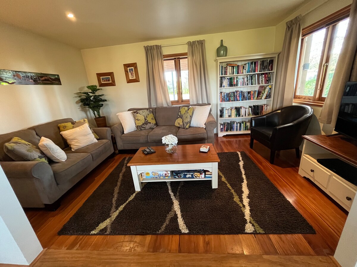 Successful Airbnb property: The Annexe - cosy cottage, tennis & spa pool in Ashburton District West