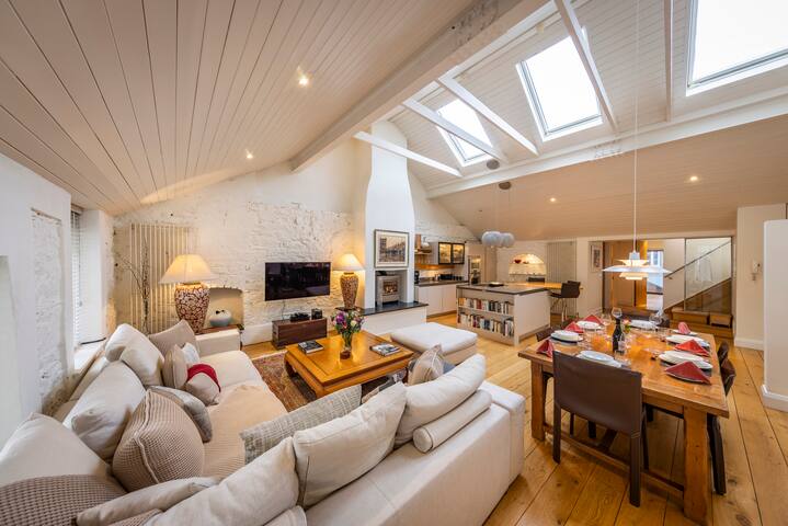 Luxurious three bedroom apartment in Mews building gallery image 2