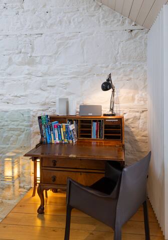 Luxurious three bedroom apartment in Mews building gallery image 5