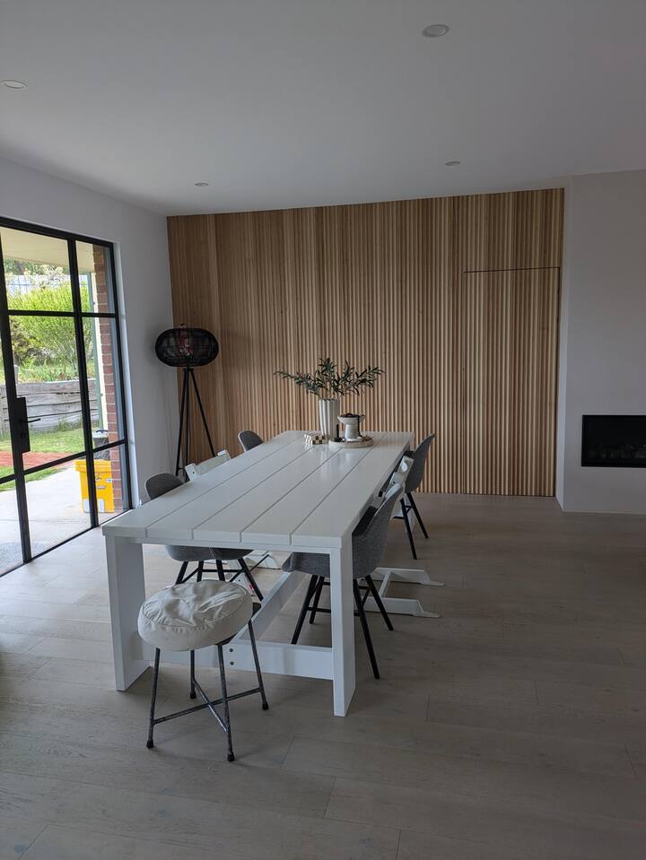 Spacious Family-friendly Coastal Home - Leopold