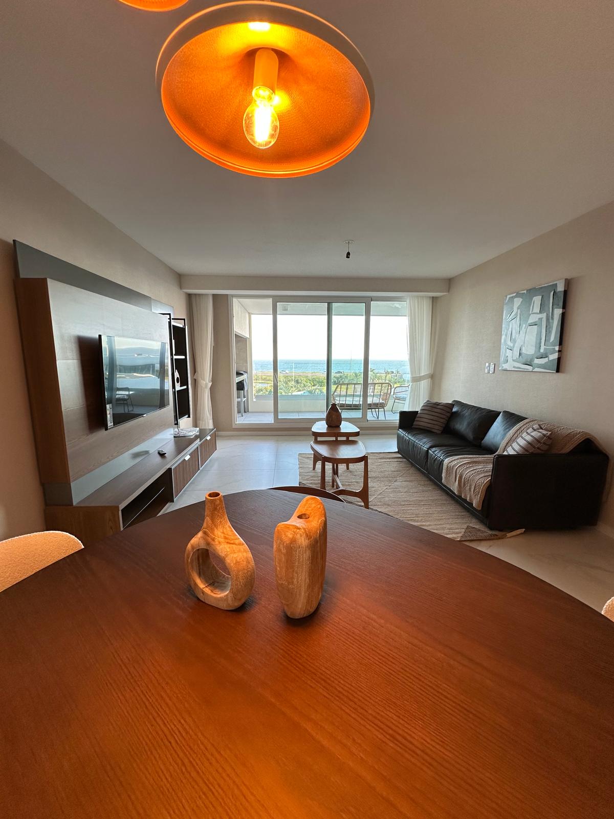 Top performing Airbnb: Poseidon Oceanfront Apartment Mansa Beach in Punta Ballena