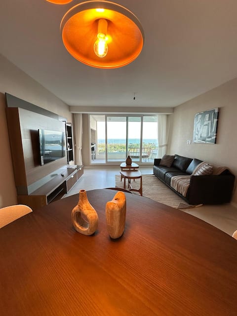 Top performing Airbnb: Poseidon Oceanfront Apartment Mansa Beach in Maldonado