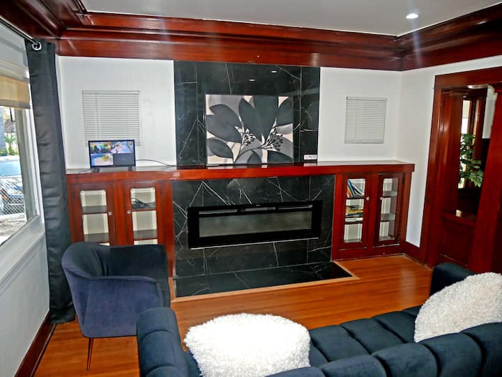 Stylish 4br W/ Gym & Fireplace Near Usc + Arena - Los Angeles, CA