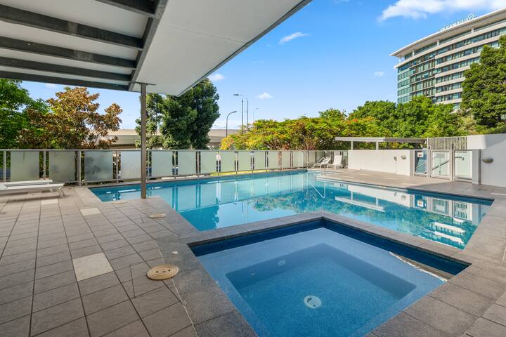 CBD Modern 3-Bed Panoramic River View, 2Cars/Pool gallery image 4